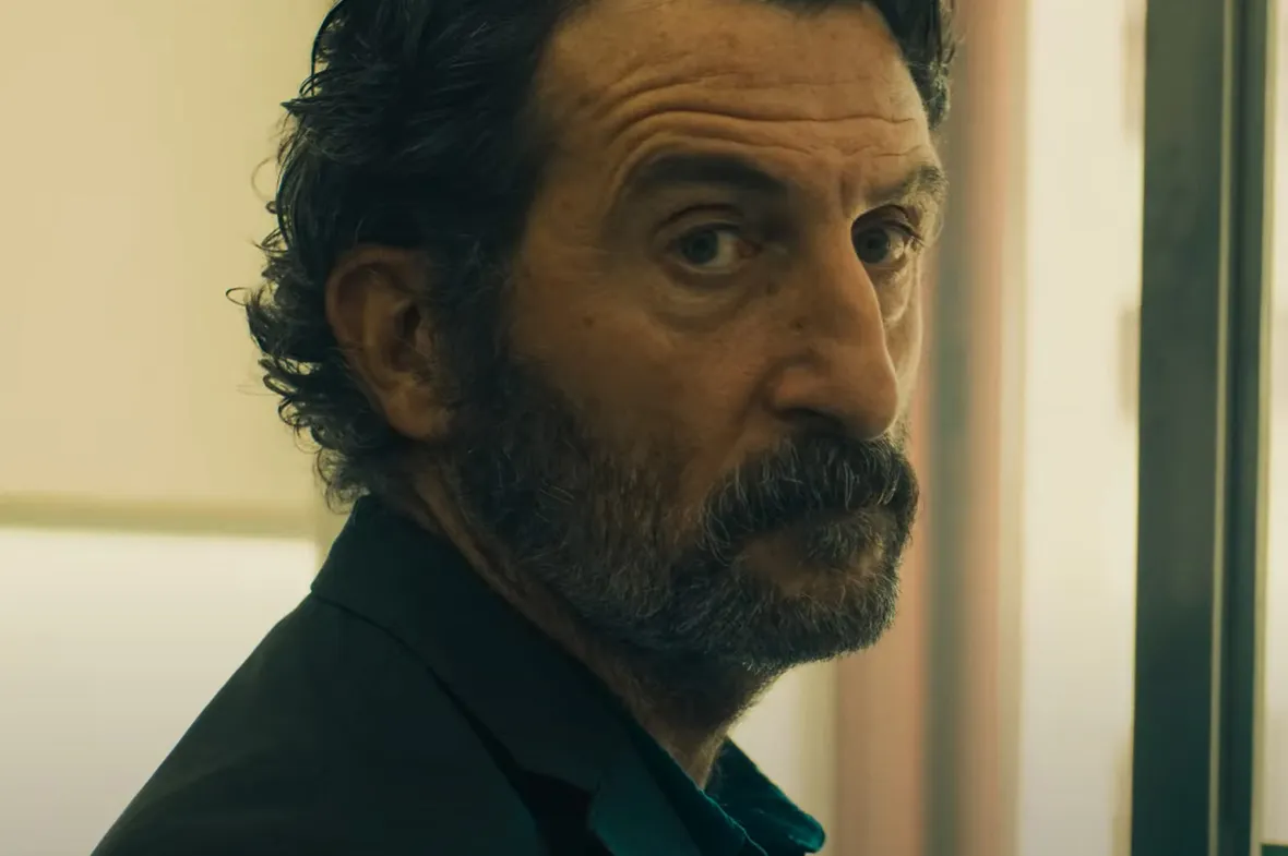El correo, 2024. Dir. Daniel Calparsoro