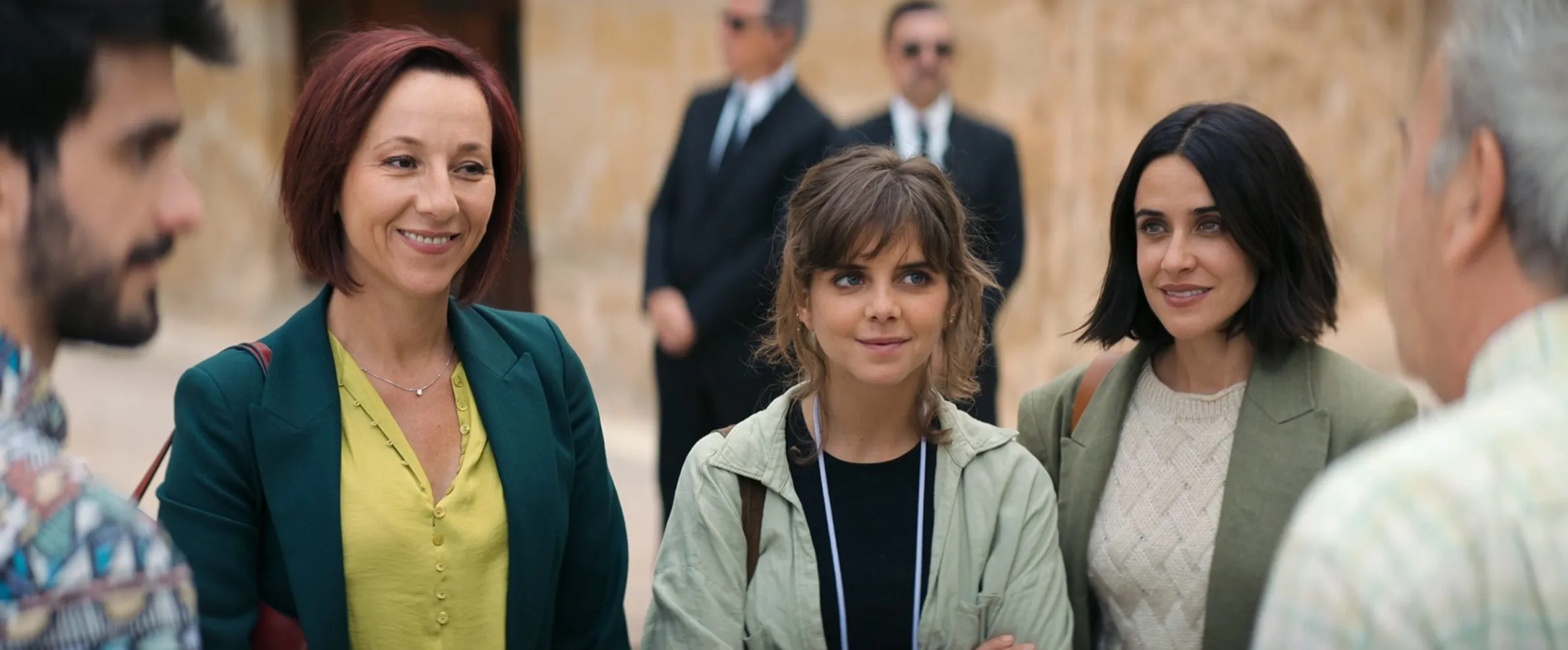 Lucía Diez con Esther Acevedo y Macarena García en Un hipster en la España vacía, 2024. Dir. Emilio Martínez Lázaro