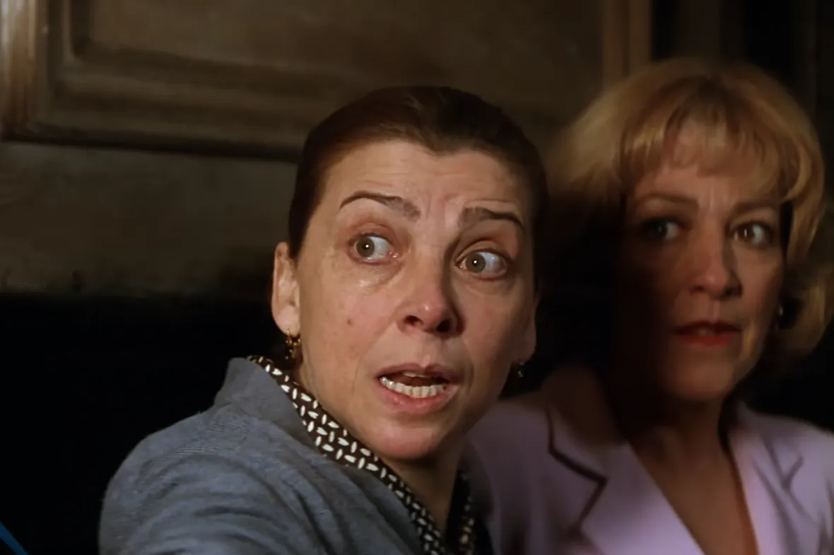 La comunidad, 2000. Dir. Álex de la Iglesia
